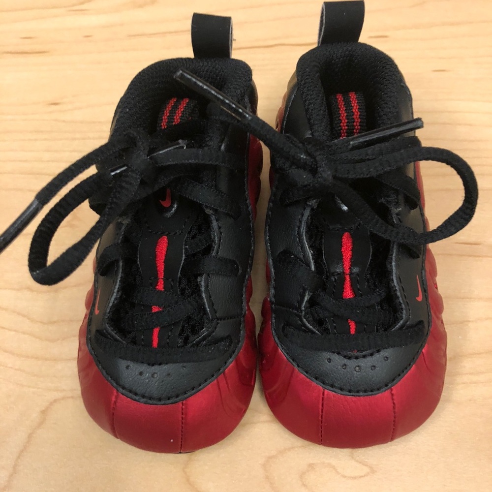 Infant Red Nike Foamposite Sneakers~~ Size 3   EUC